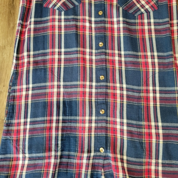 Tommy Hilfiger Sleeveless Plaid Button-Up Shirt - Picture 13 of 16